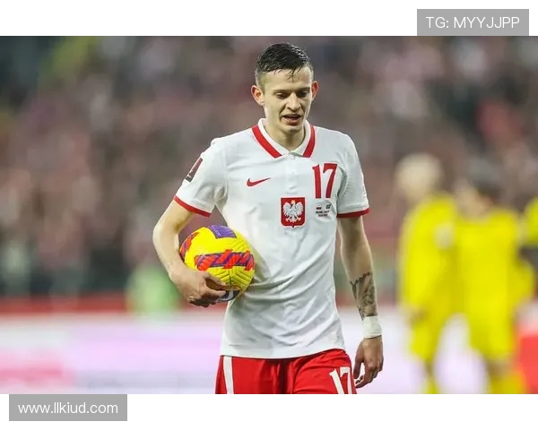 希曼斯基角球破门 + 助攻 莱万头槌助波兰 2-0 立陶宛 希曼斯基角球破门 + 助攻 莱万头槌助波兰 2-0 立陶宛